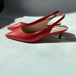 Tahari Finnley 9.5 pointed-toe slingback heel